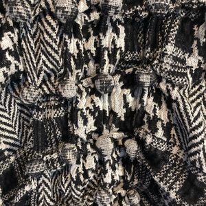 Scarf black and white houndstooth check